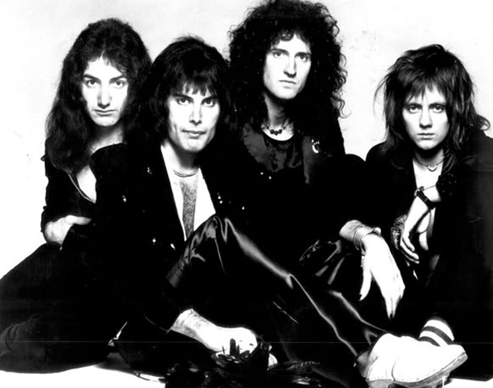 In the picture Freddie Mercury, Roger Taylor, Brian May and John Deacon.